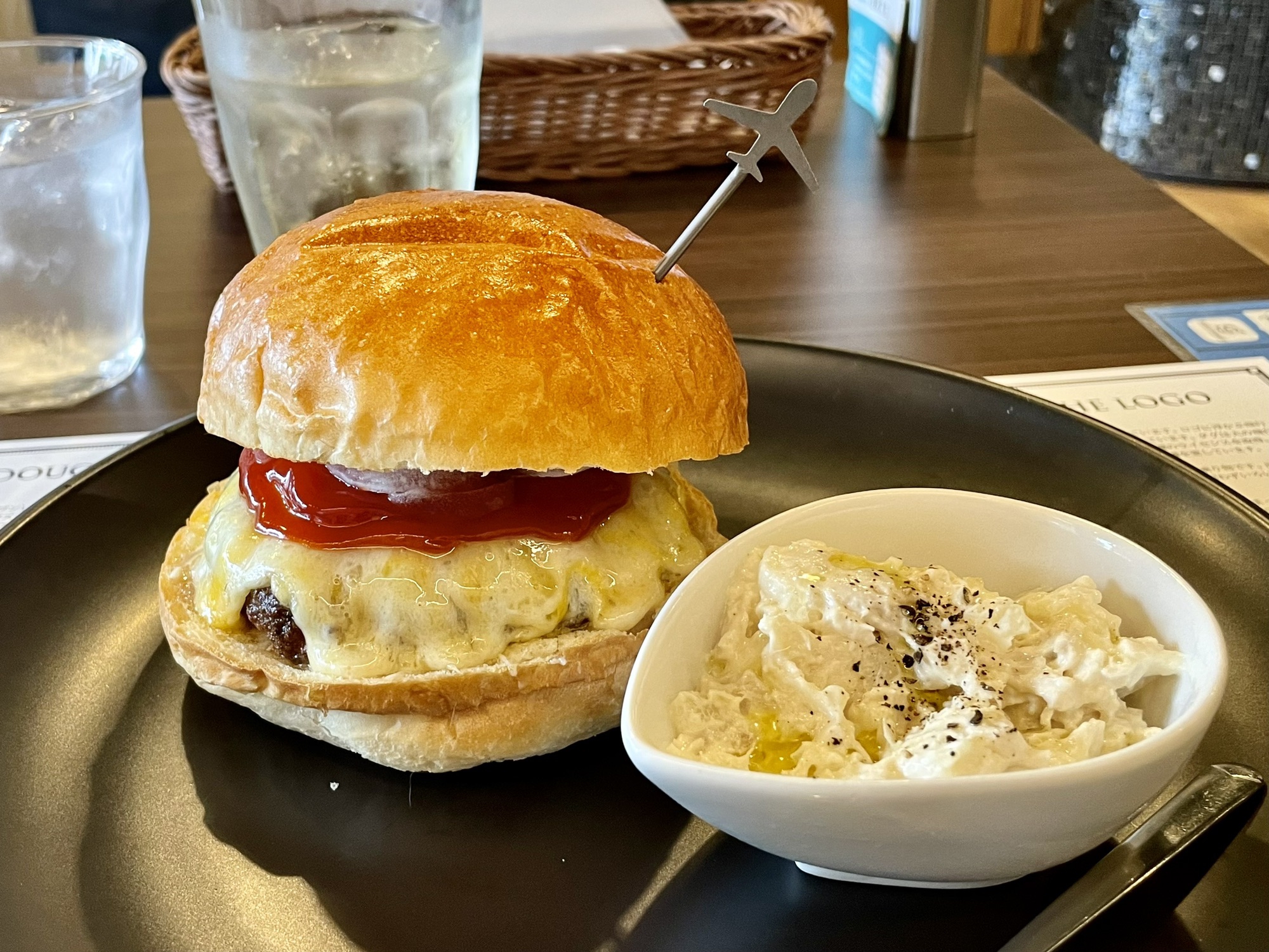 千種区•池下】「ダグズ•バーガー 名古屋店」でダグズ•ツナサラダと併せ
