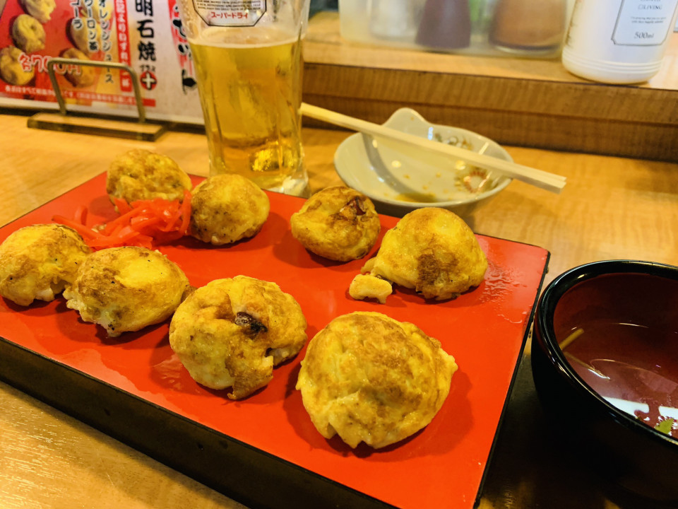 梅田 大阪 新梅田食道街内にある明石焼のお店 えき亭 で明石焼を味わう 名古屋発 街とりっぷマガジン Pon Po ポンポ