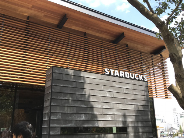 浜松 つなぐcafeとして浜松城公園内にオープン スターバックスコーヒー浜松城公園店 名古屋発 街とりっぷマガジン Pon Po ポンポ