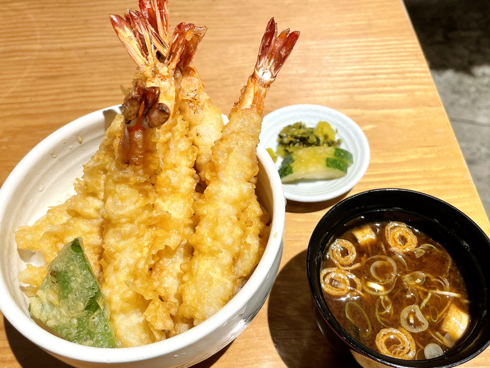 柳橋 ワインと天ぷら まる正 で晩ごはんタイムとして楽しんだランチメニューの海老マウン天丼は良き海老天三昧 名古屋発 街とりっぷマガジン Pon Po ポンポ