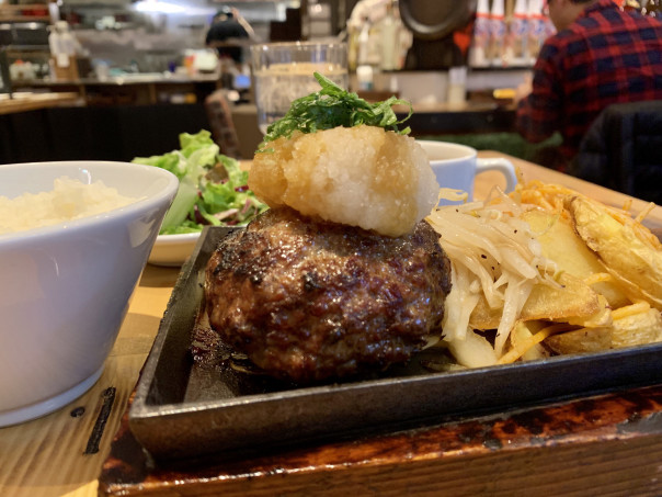 名古屋駅 ニクバルダカラ のランチメニューの 黒毛牛和風おろしハンバーグ を味わう 名古屋発 街とりっぷマガジン Pon Po ポンポ