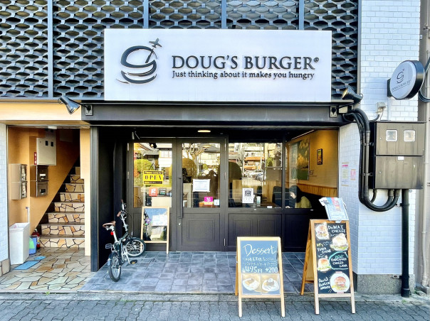 池下 宮古島発ハンバーガー ダグズ バーガー名古屋店 で味わったとろり溢れたチーズが掛かったダグズ チーズバーガーlavaは上手く掛け合わせた絶妙な味 名古屋発 街とりっぷマガジン Pon Po ポンポ