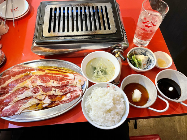 名古屋駅 大衆焼肉切り落とし酒場 ハネモン屋名駅店 で１番人気の炙りカルビランチを 名古屋発 街とりっぷマガジン Pon Po ポンポ