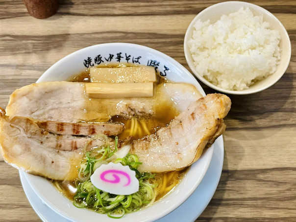 伏見 ２月２５日にオープンした中華そば 焼豚中華そば啜る でご飯と併せてボリューム溢れた中華そば並盛りの焼豚２枚を 名古屋発 街とりっぷマガジン Pon Po ポンポ