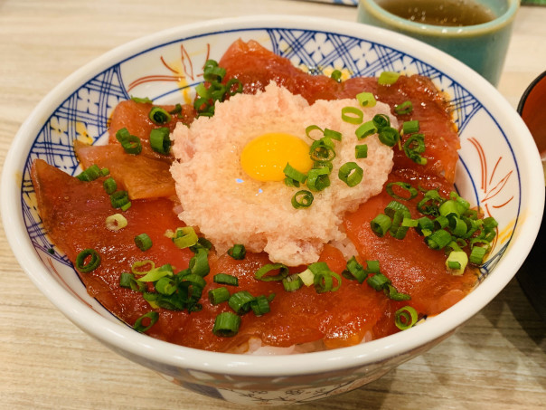 名古屋駅 磯丸水産名駅３丁目店 でランチメニューのまぐろユッケ丼を味わう 名古屋発 街とりっぷマガジン Pon Po ポンポ