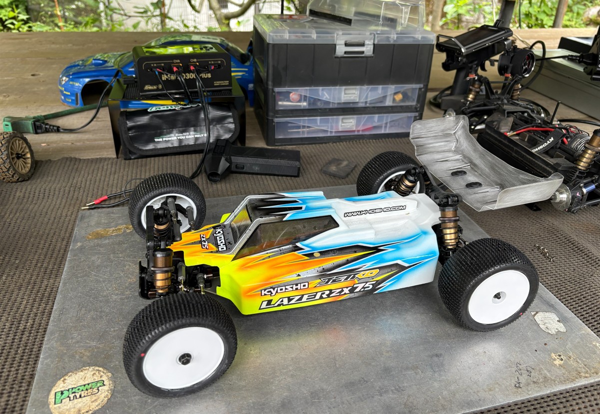 LAZER ZX7.5 & FAZER D2組立てキット | KYOSHO RC BLOG