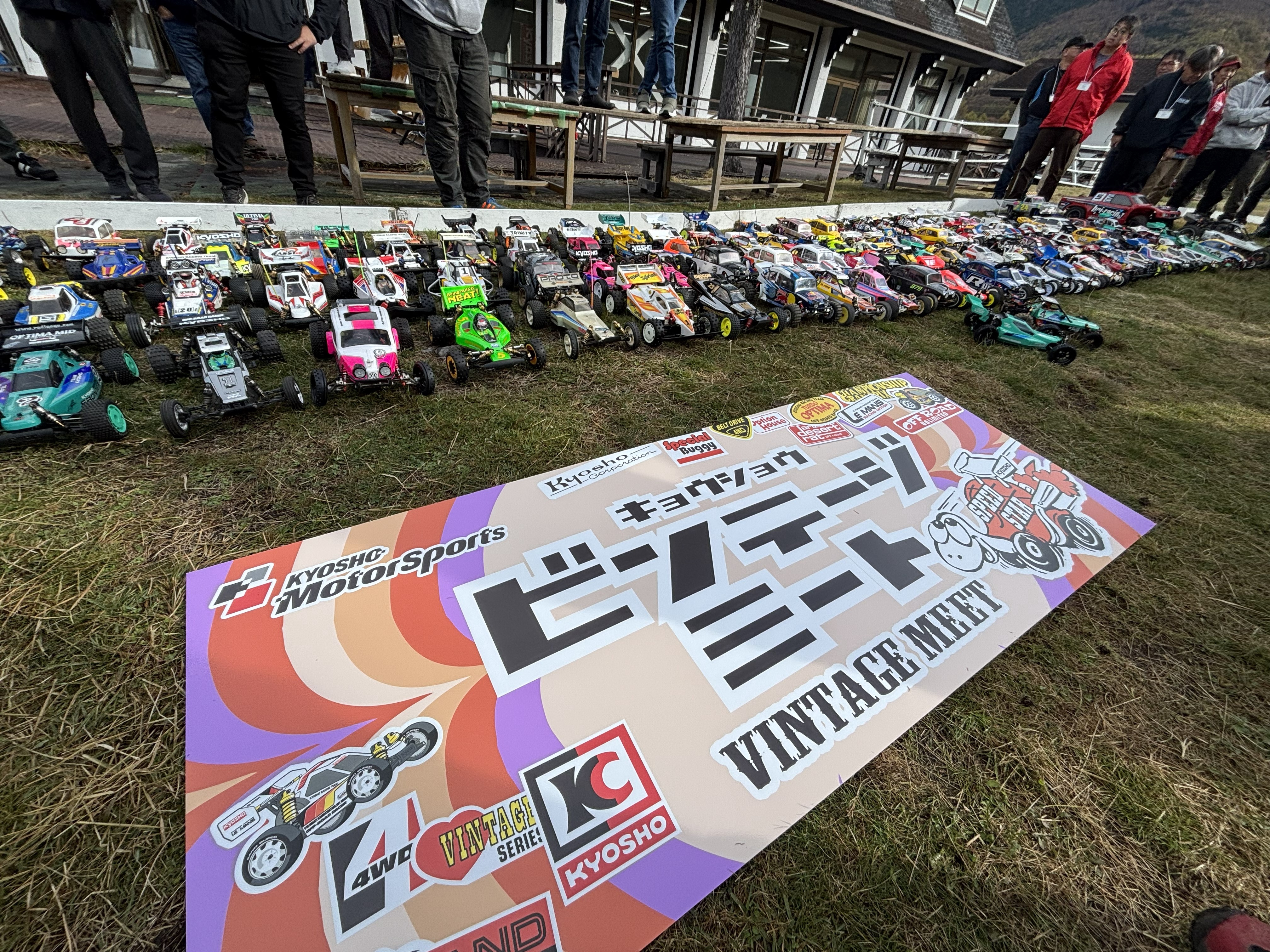 ミニッツ4x4用ベルトクローラーユニット キャタッピを紹介しています