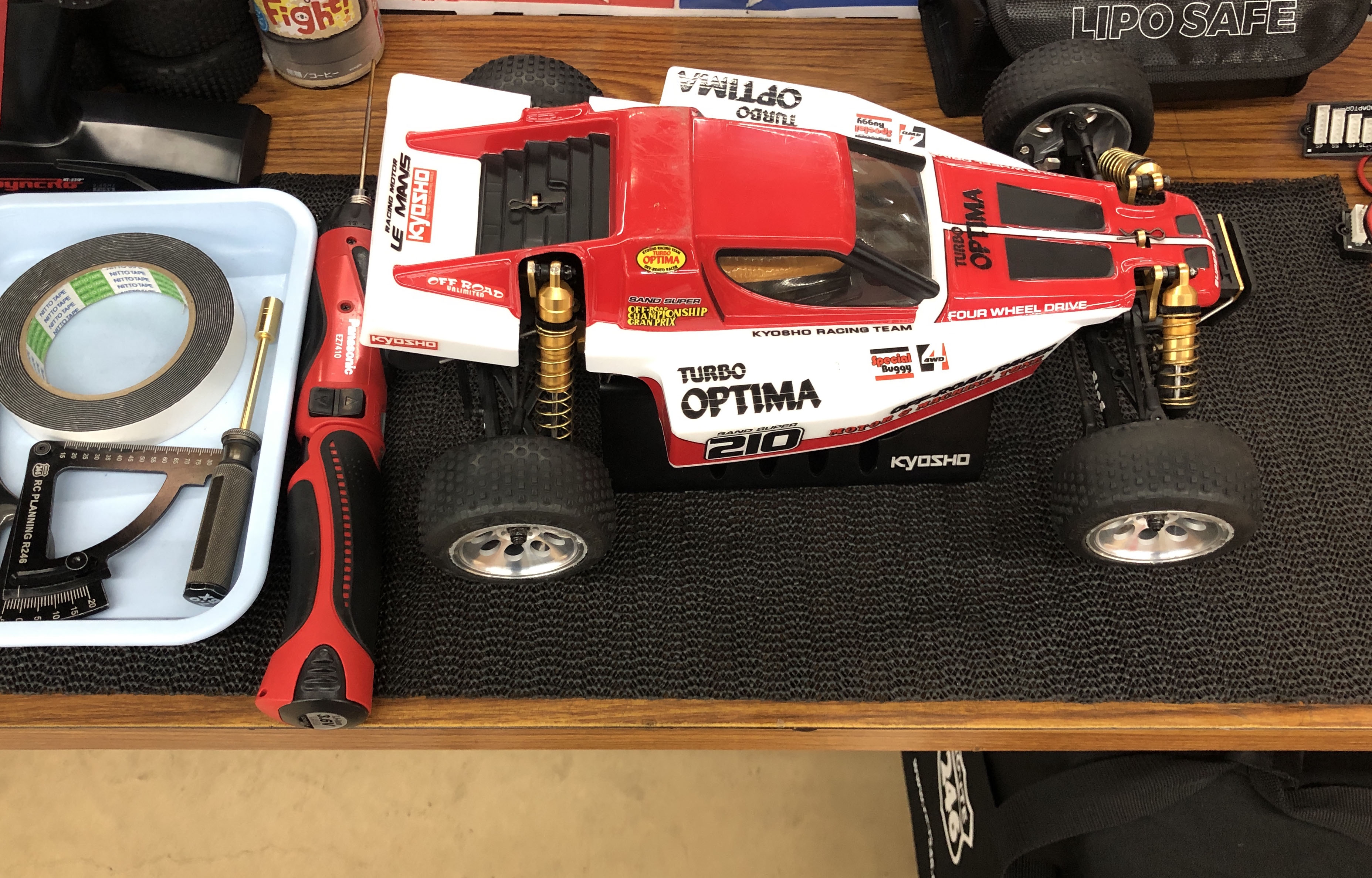 ターボオプティマをインドアカーペットコースでテスト！ | KYOSHO RC BLOG