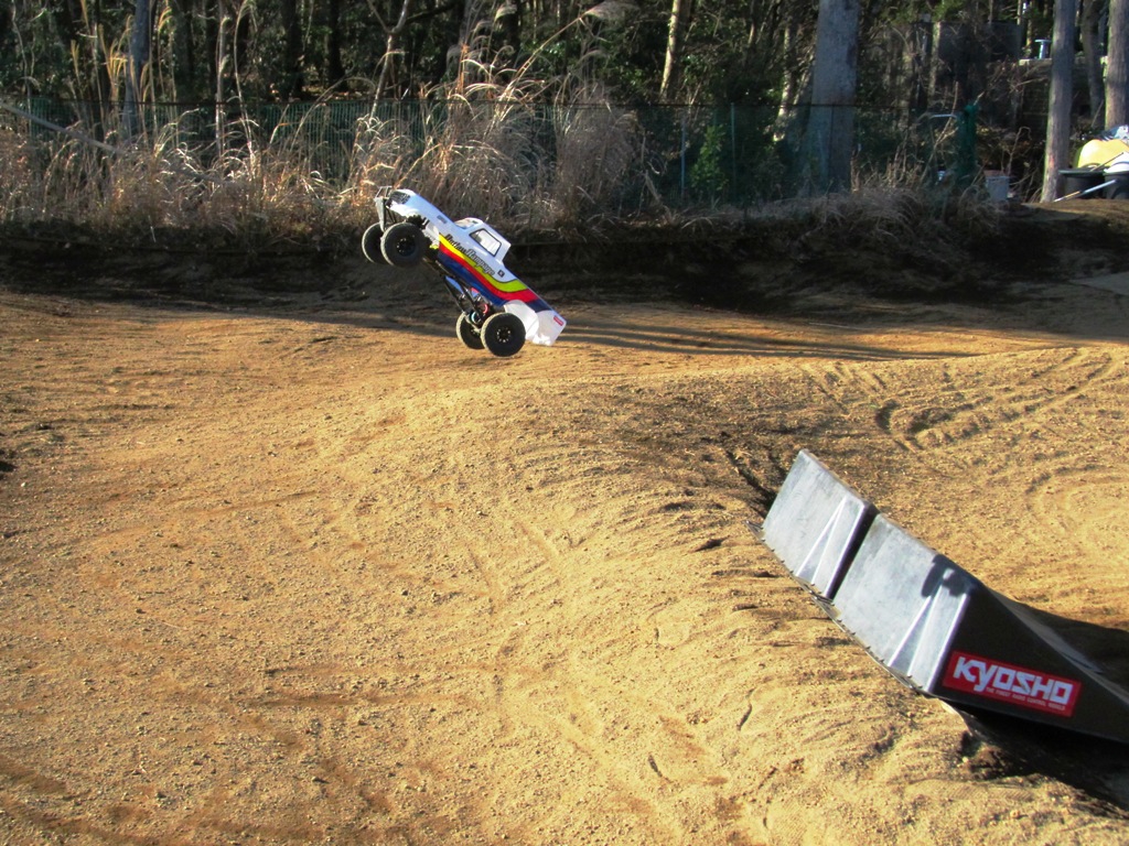 オフロードラジコン ジャンプ台 ジャンプ台を方転 ダートコース RC•HIROBA: ラジコンカー、車輪