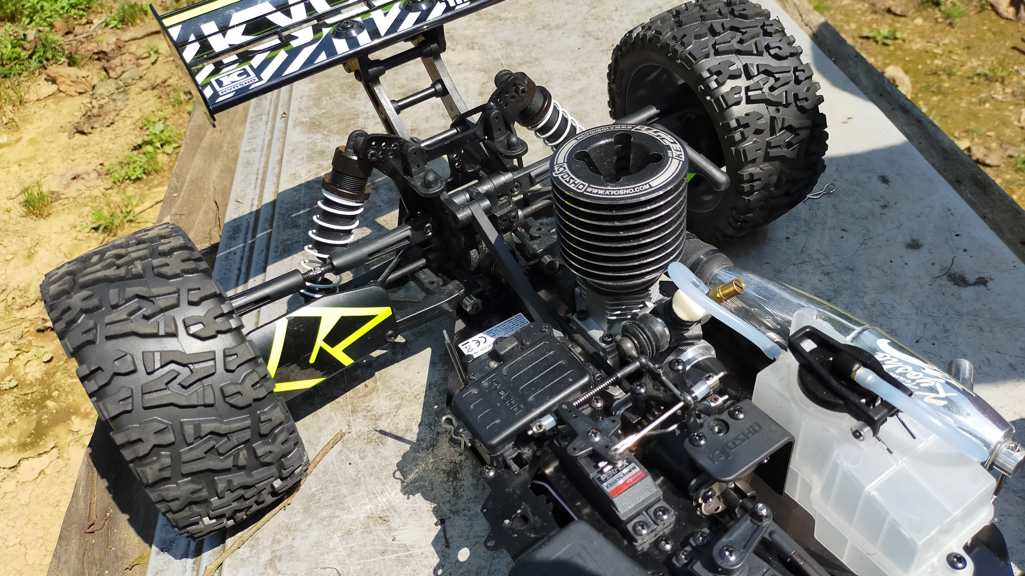 Whooo 。インファーノ　ネオ3.0 1/8スケール ラジオコントロール 21エンジン 4WDレーシングバギー