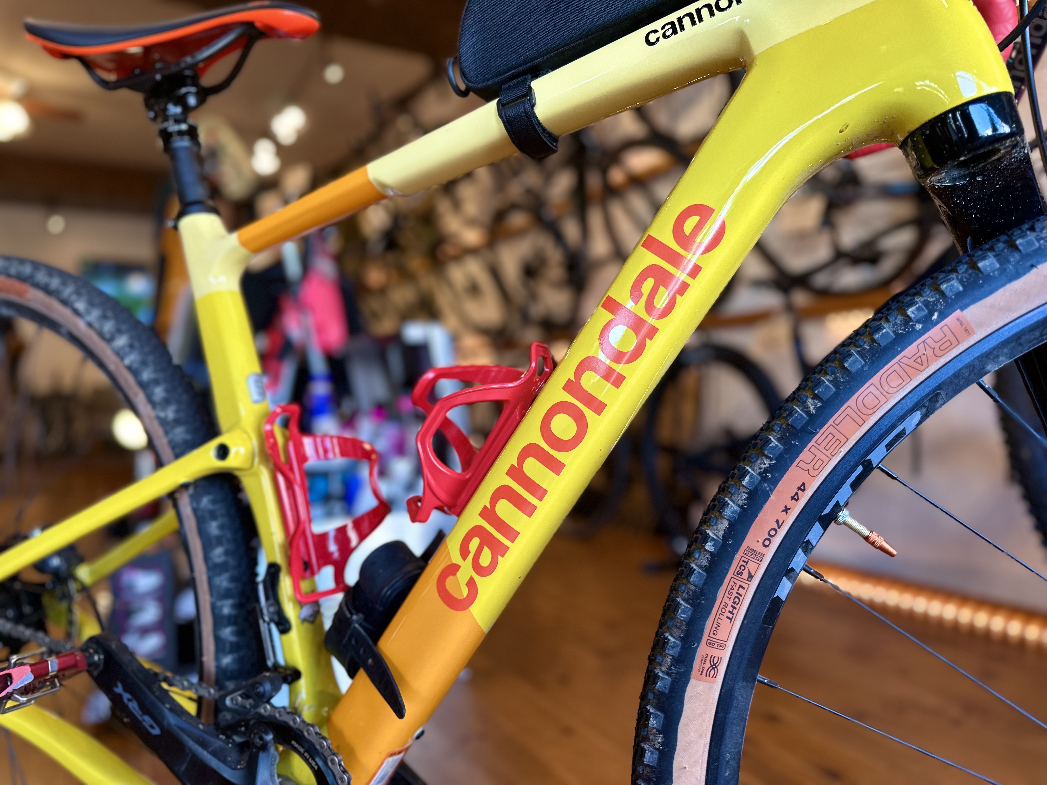 ルーべンズマーケット　ブラウン　RIMOWA4輪 約60L ひび割れあり 94423-30_ROUBAIX-EXPERT-DOVGRY