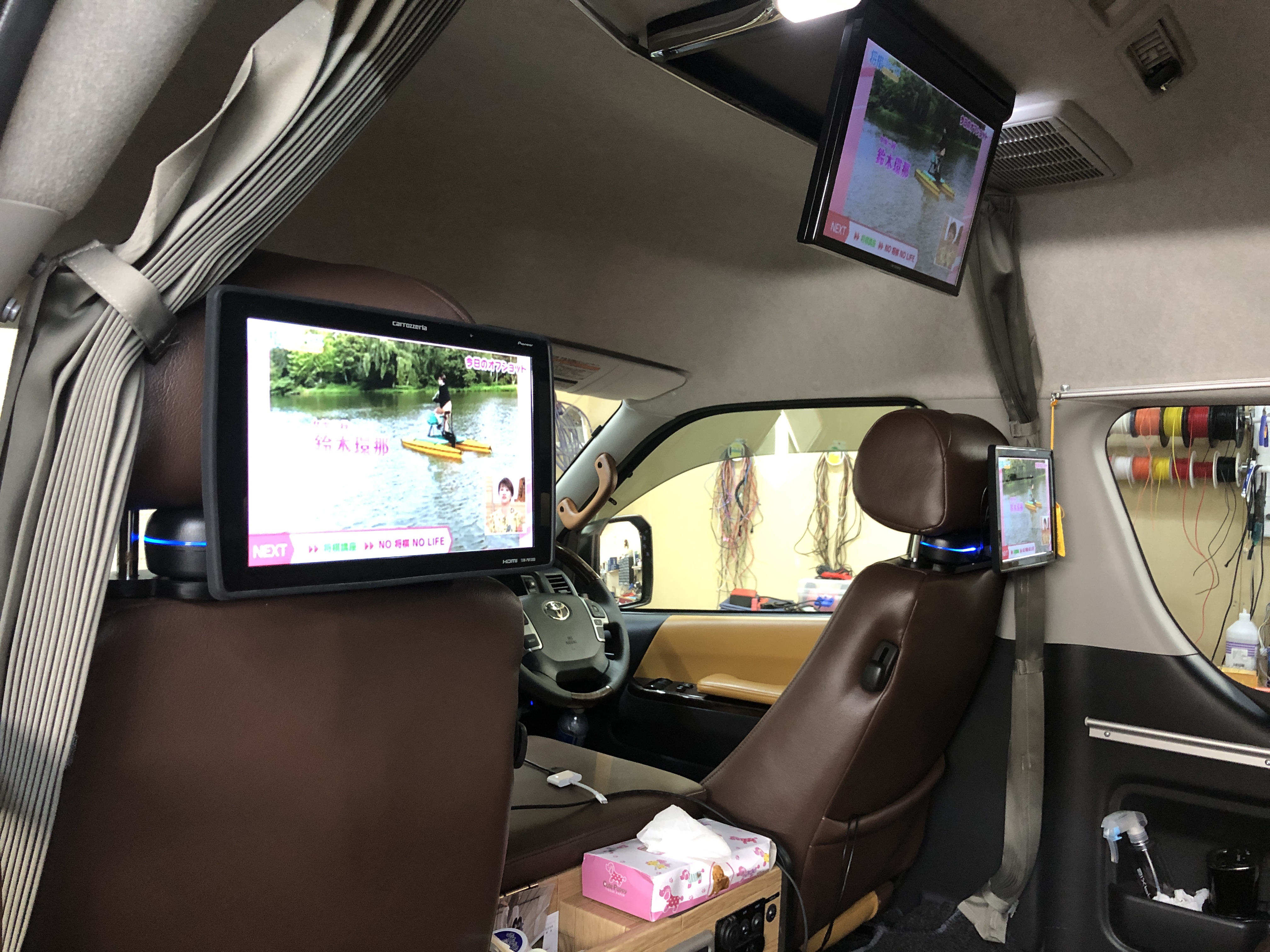 レカロシートに リアモニター | GARAGE FLOW