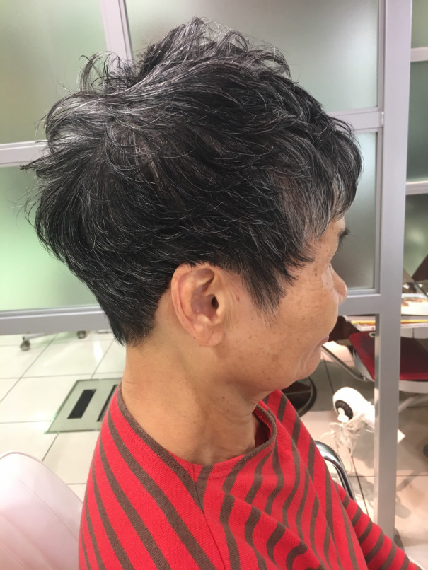 グレイヘア世代のショートカット 北千住の美容室 スムーズ ディレクター工藤ユウキ くせ毛 ショートカット特化形美容師