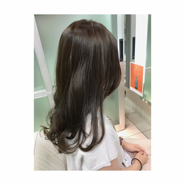 この秋オススメ オリーブグレイのツヤ感ヘアカラーコレクション 北千住の美容室 スムーズ ディレクター工藤ユウキ くせ毛 ショートカット特化形美容師