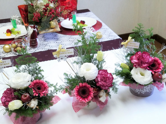 フラワーアレンジとアイデアで クリスマス テーブルコーディネート講習開催しました 食器を10倍活かせるアイデアテーブルコーディネート フラワーアレンジとアイデアで クリスマス テーブルコーディネート講習開催しました 食器を10倍活かせるアイデアテーブルコーディネート
