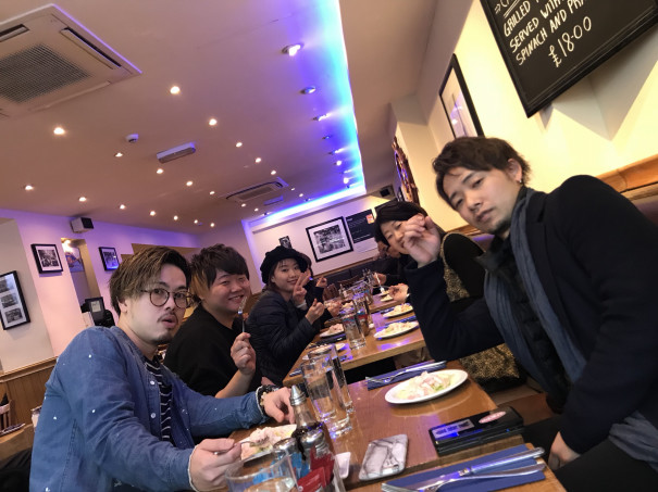 Kenje Groupヨーロッパ研修 London到着 バッキンガム宮殿 Face スズキダイスケ