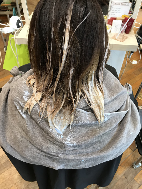 マッドアッシュのグラデーションも可愛い ミキホさんの髪 大阪 東大阪 美容室 大阪東大阪 ショート ボブスタイルのオーダーは８割を超え バッサリ切るイメチェンスタイルも多く切りっぱなしボブやショートボブが人気 美容室float フロート ショート特化美容師