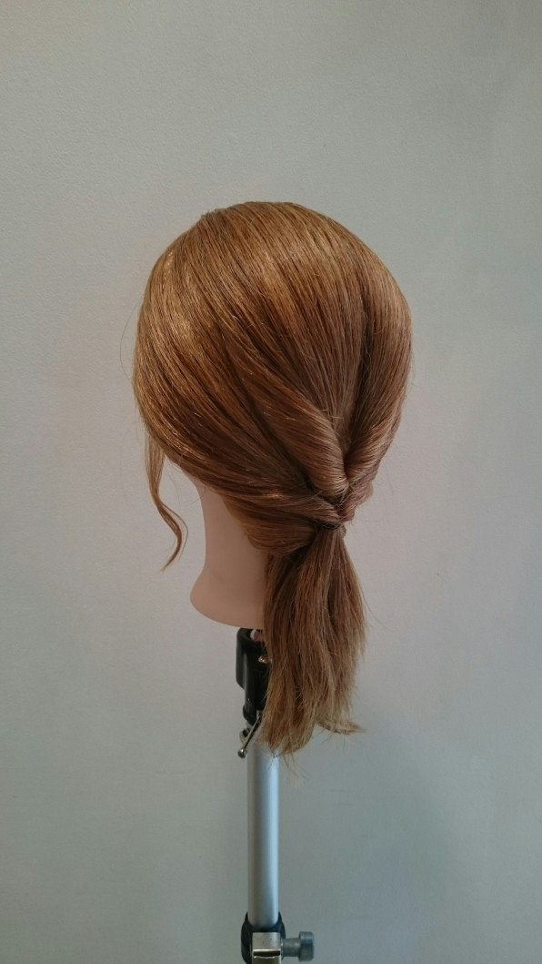 5分で簡単 連続くるりんぱアレンジ ヘアアレンジをもっと自由に楽しく Mogi 5分で簡単 連続くるりんぱアレンジ ヘアアレンジをもっと自由に楽しく Mogi