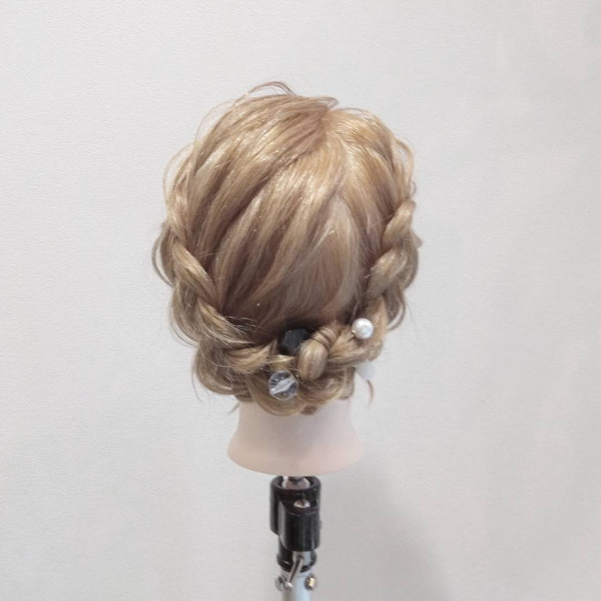 セルフで簡単 編み込みアレンジ ヘアアレンジをもっと自由に楽しく Mogi セルフで簡単 編み込みアレンジ ヘアアレンジをもっと自由に楽しく Mogi