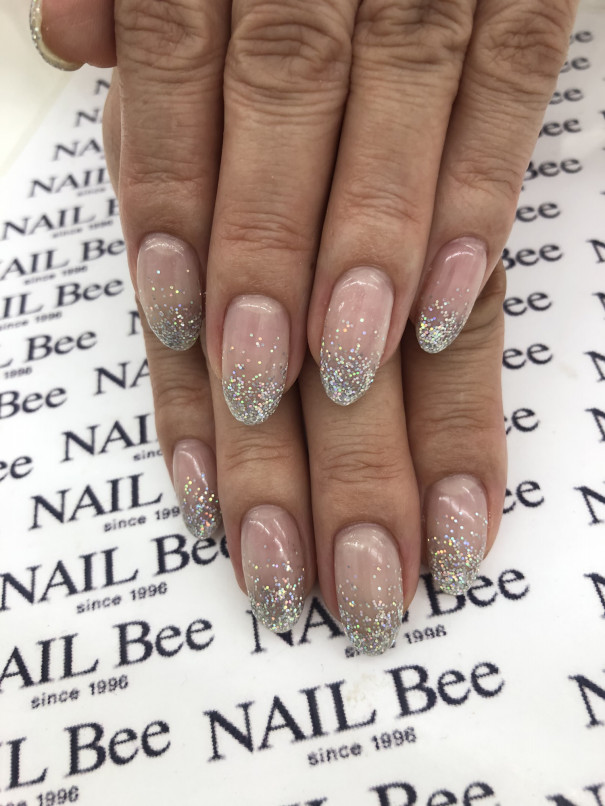 ラメグラデーション ネイル アイラッシュbee 福島ピボット店 ブログ