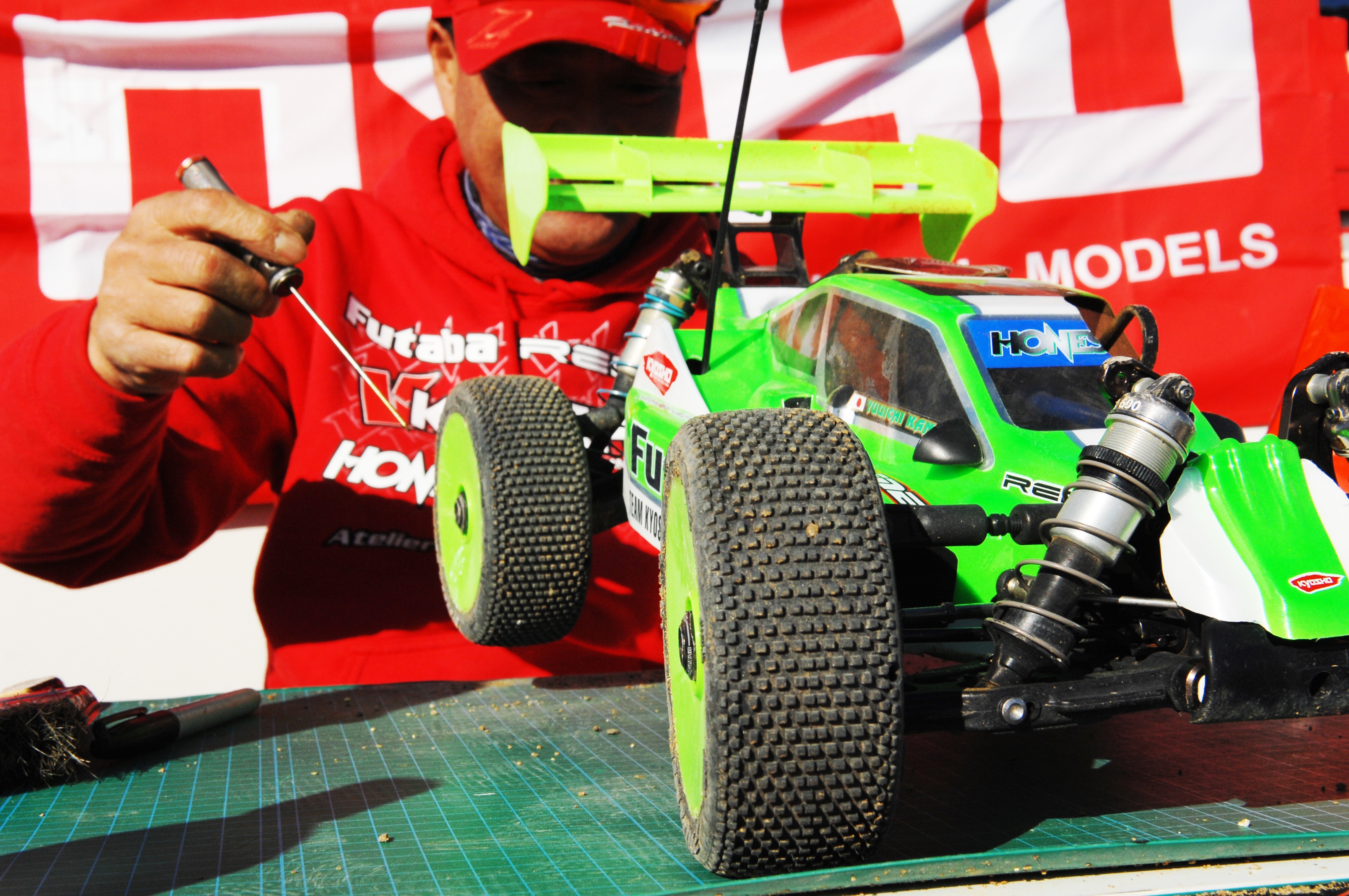 インタビュー： INFERNO MP10デザイナー 金井祐一氏 | Kyosho Style