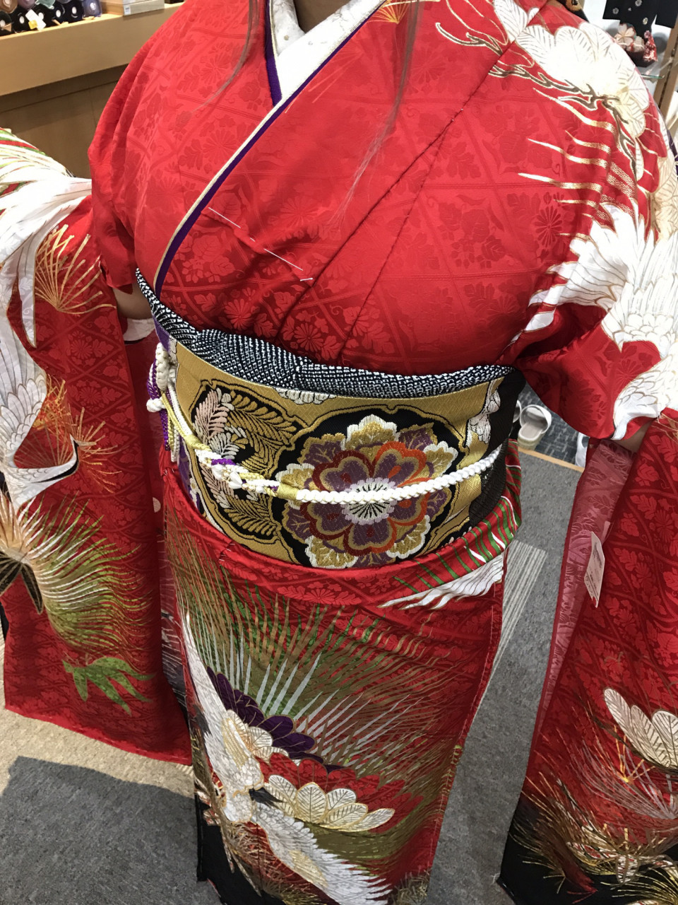 赤い鶴柄の長袖シャツ 着物リメイク （赤黒地鶴柄振袖 - きもの六花 