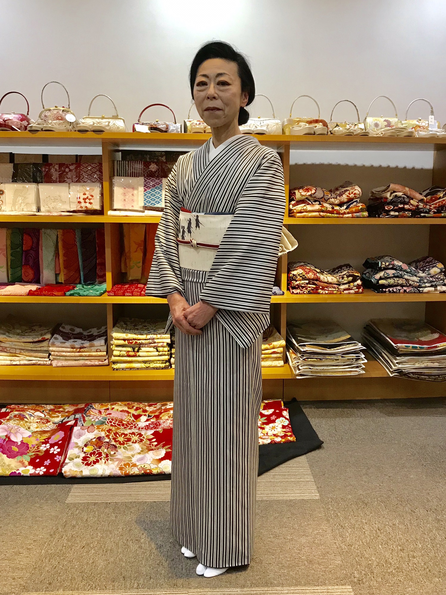H様の粋な縦縞のお着物 | 振袖・着物の専門店 静岡市「和ろうど」