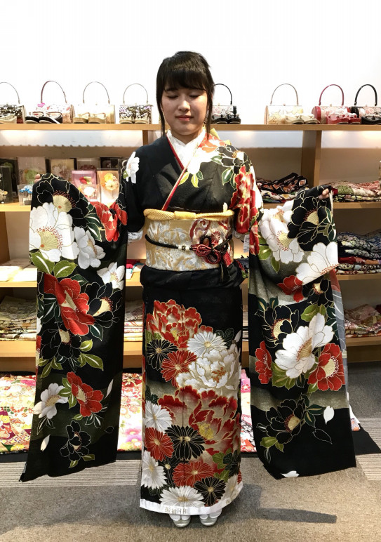 桂由美 落款 花地紋 大柄 牡丹 白地 ラインストーン 金彩 フルセット 