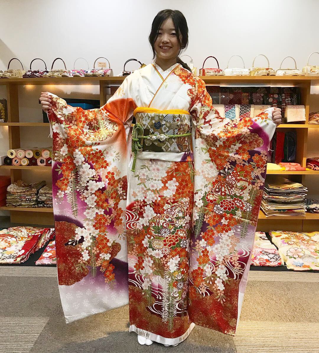 S様の枝垂れ桜のお振袖❣️ | 振袖・着物の専門店 静岡市「和ろうど」