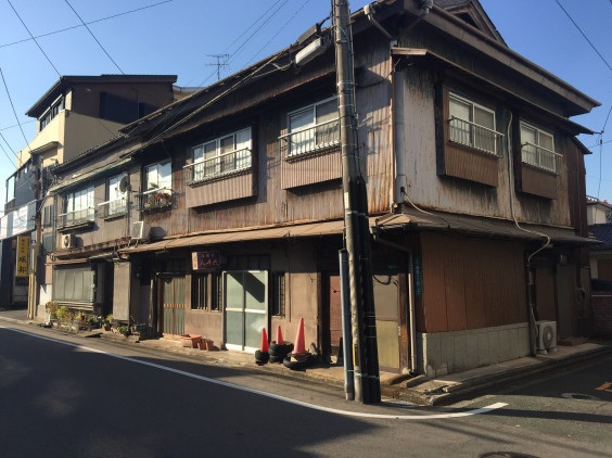 福岡県北九州市 かつて石炭の積荷で栄えた若松の街並み オノエマチカドー