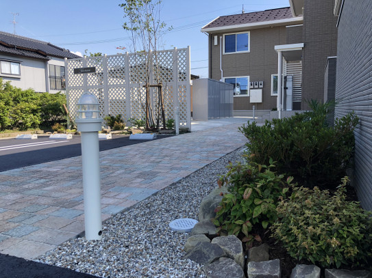 新築アパートの植栽工事 庭のなかむら