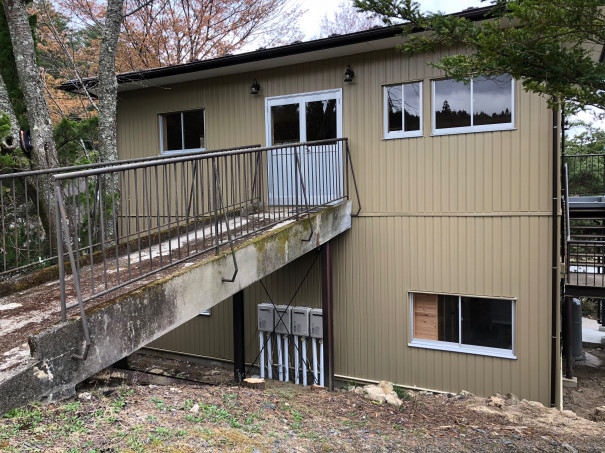 管理棟 受付2f 飯地高原自然テント村 薪ストーブのあるキャンプ場