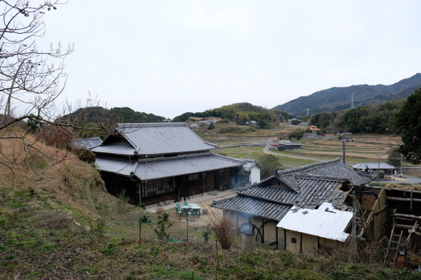 心もお腹も満たしてくれる 島のごちそう 佐武研治 藤原由実 古民家カフェと宿 淡 兵庫 淡路島 フリーペーパー Deal ディール