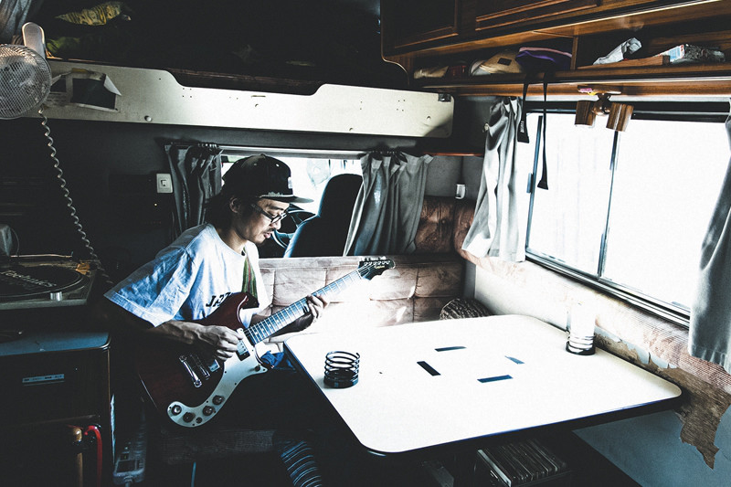 キャンピングカーとギター 音旅の相棒 Toshizo Shiraishi フリーペーパー Deal ディール