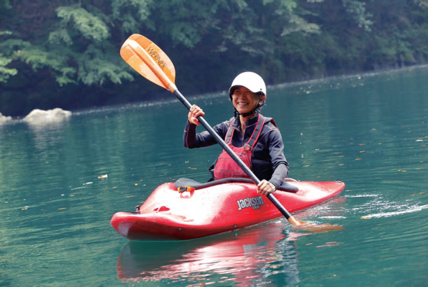 山の緑が 川の表情を豊かにする 後藤めぐみ Gravity フリーペーパー Deal ディール 山の緑が 川の表情を豊かにする 後藤めぐみ Gravity フリーペーパー Deal ディール