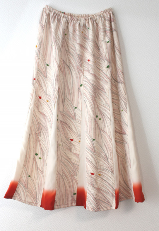 歩くたびに裾が揺れてきれいな8枚はぎの着物リメイクスカート えん気功整体 さとう式リンパケアサロン