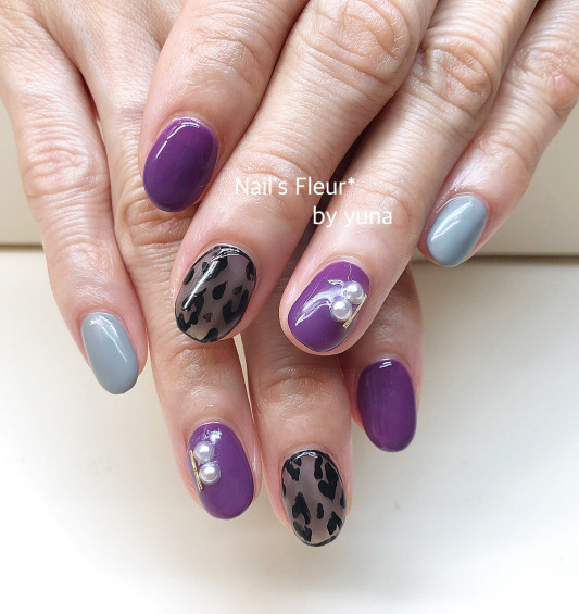 パープル グレーのレオパードネイル Nail S Fleur