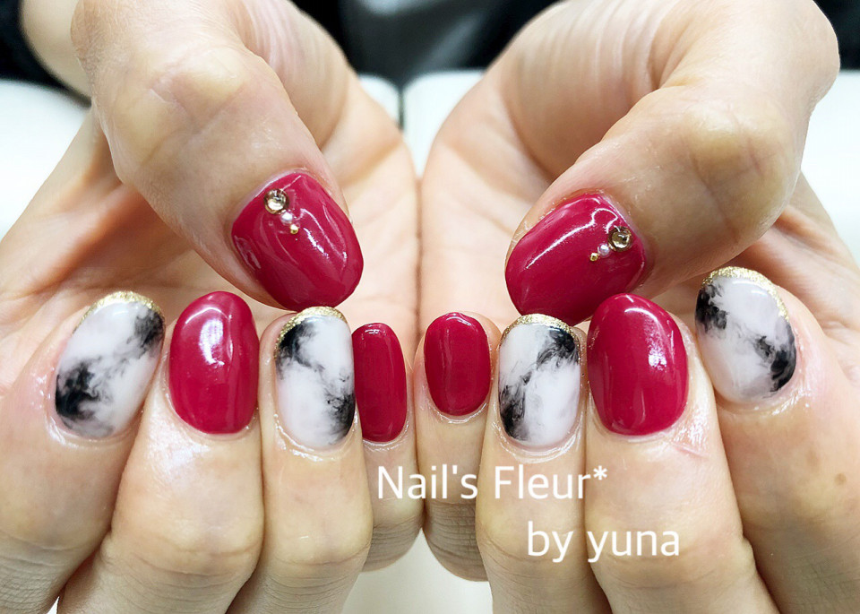 大理石風ネイル 赤 Nail S Fleur