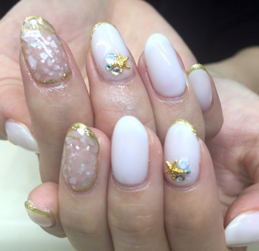 クリアホワイト シェルで夏ネイル Nail S Fleur