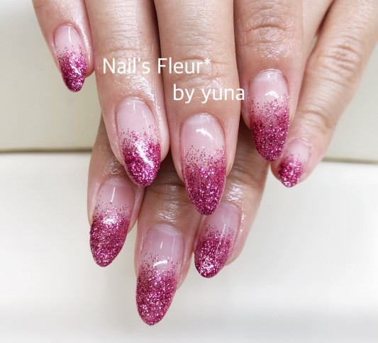ラメグラデーション 濃いめピンクで夏 Nail S Fleur ラメグラデーション 濃いめピンクで夏 Nail S Fleur