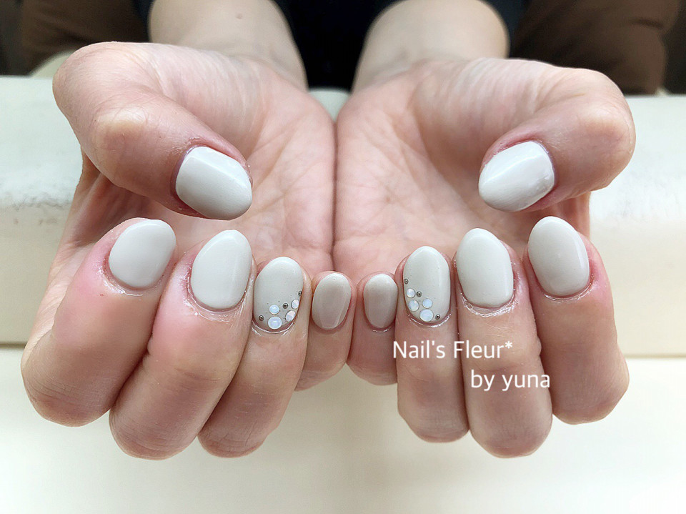 クリームベージュのワンカラーネイル Nail S Fleur