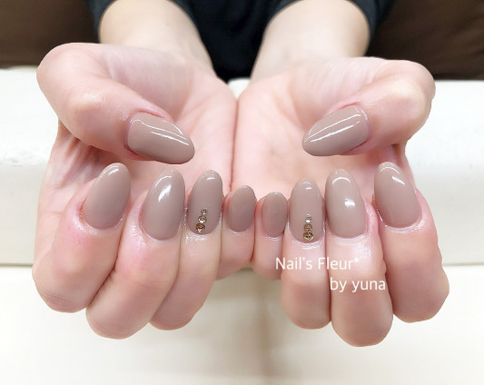 カフェオレカラーのシンプルネイル Nail S Fleur