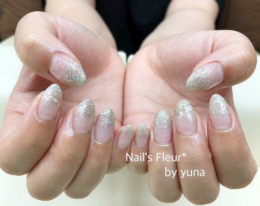 シンプルながらも夏に人気 ラメグラデ Nail S Fleur