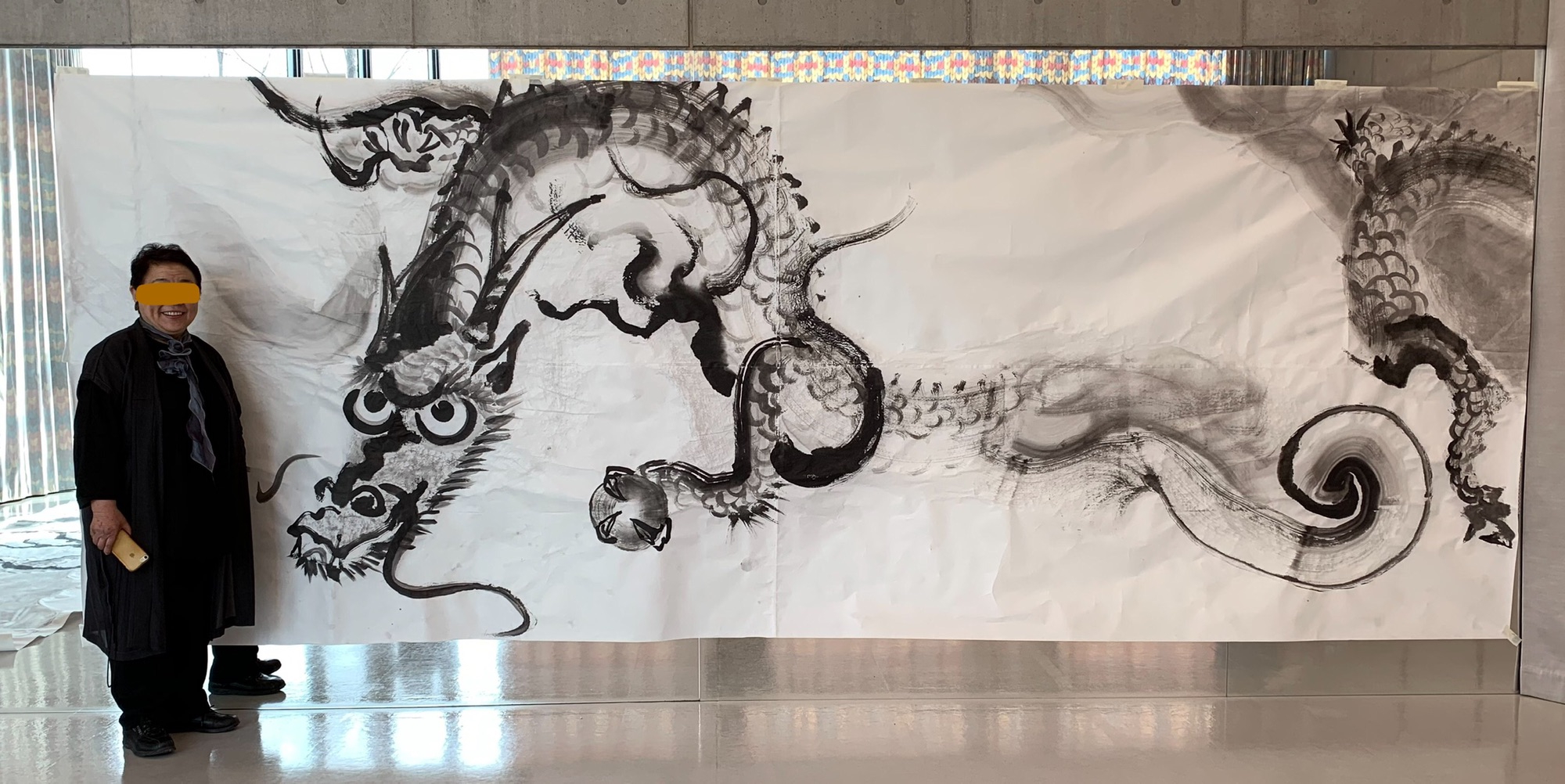 水墨画講座 2 5mの巨大和紙に龍を描く 荒井水墨画教室ホームページ