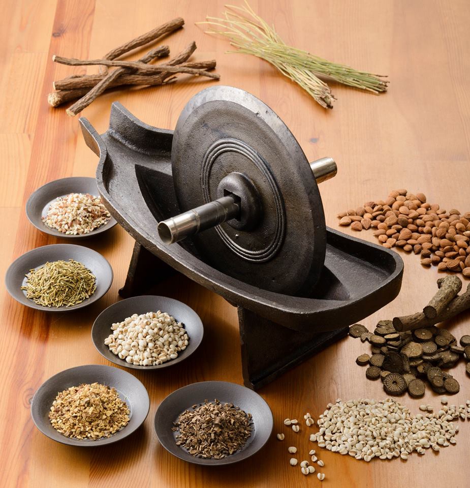 古道具！薬研(やげん) 薬剤 漢方薬 すり潰し道具 薬研 (やげん) 骨董品