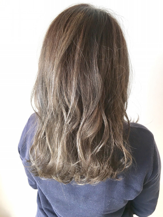 グレージュの次のトレンドハイライト プラチナベージュ 松山市にある美容室 Frames Hair Design フレイムスヘアデザイン グレージュの次のトレンドハイライト プラチナベージュ 松山市にある美容室 Frames Hair Design フレイムスヘアデザイン