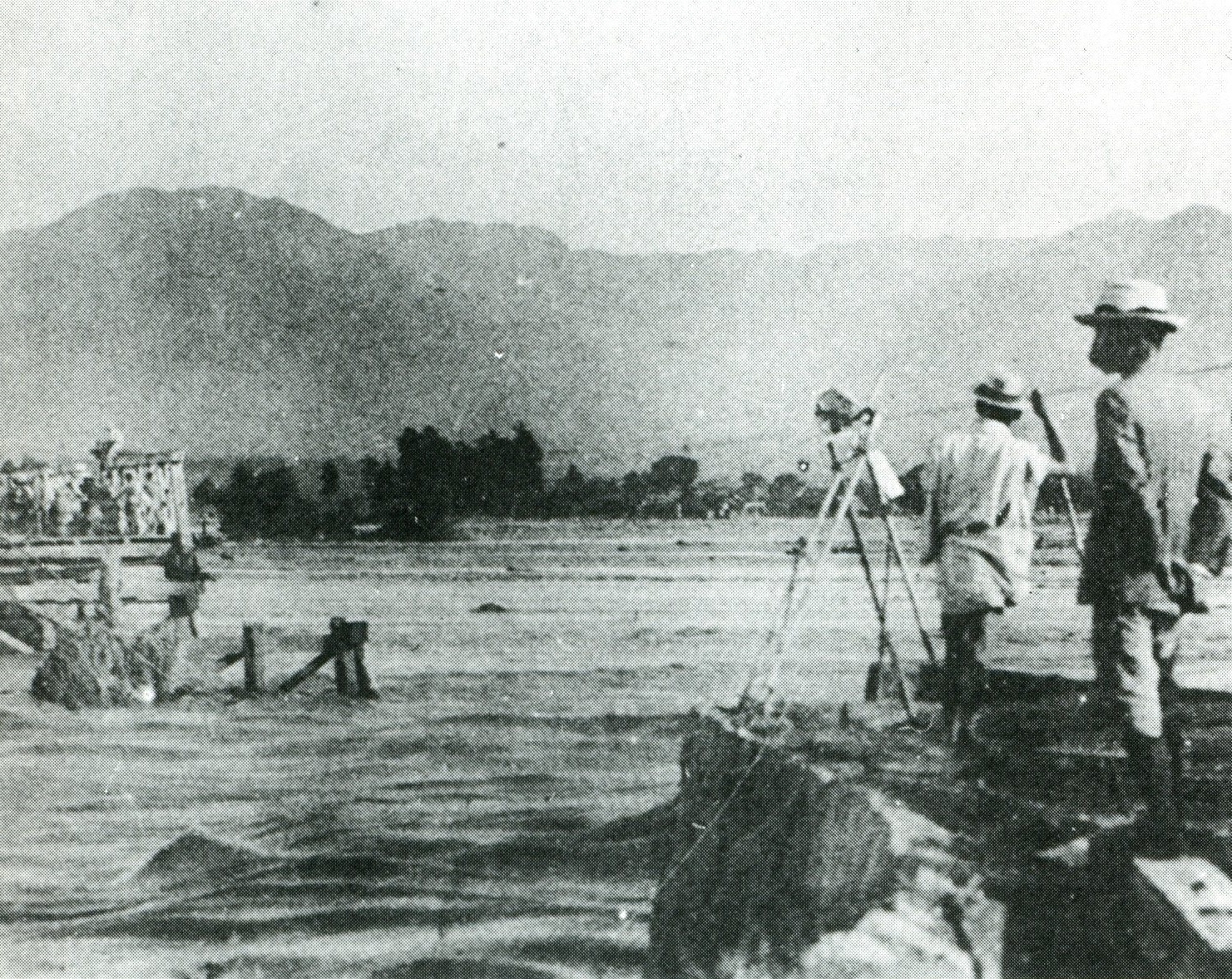 【希少本】明治四十年八月下旬　山梨県水害実景　写真集　蔵書印あり 希少本】明治四十年八月下旬 山梨県水害実景 写真集 蔵書印あり
