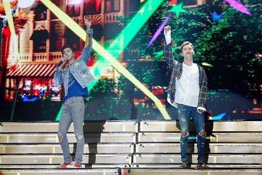 東方神起 初のインドネシア公演が大盛況に終了 ソロステージまで22曲を披露 Happy Life 東方神起 初のインドネシア公演が大盛況に終了 ソロステージまで22曲を披露 Happy Life