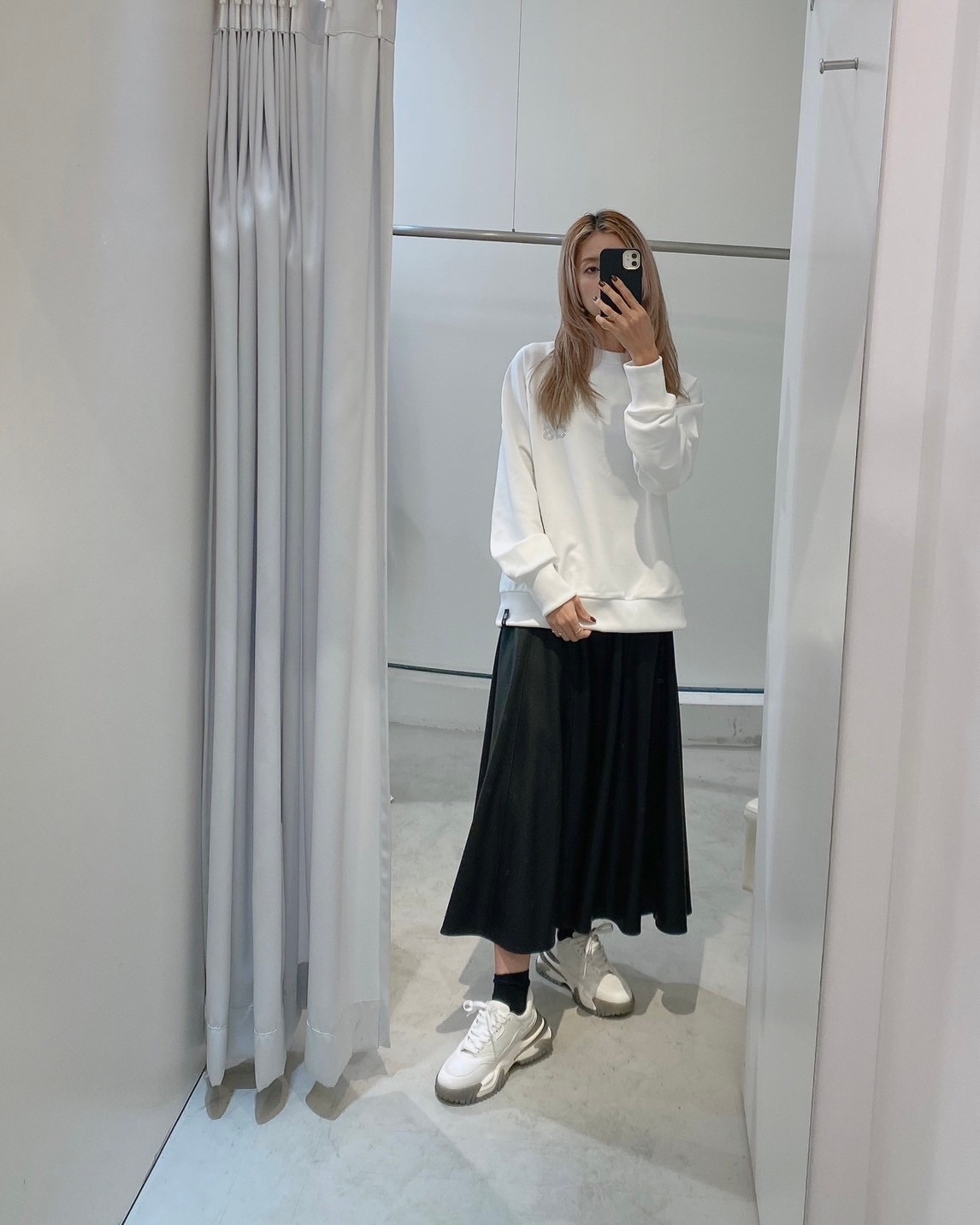 ダブルスタンダードクロージング　ラインストーンロゴトレーナー　オフホワイト DOUBLE STANDARD CLOTHING（ダブルスタンダードクロージング）の