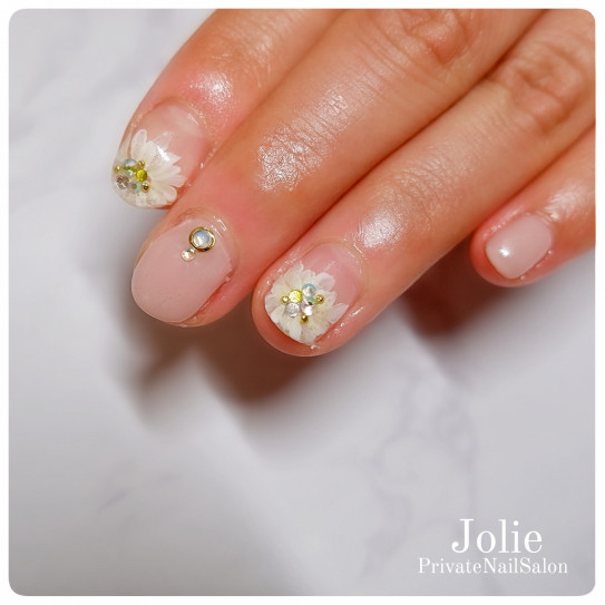 普段ネイルができない人のブライダルネイルにも ピールオフジェル プライベートネイルサロンjolie